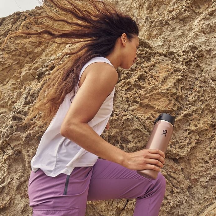 32-oz-lightweight-flex-straw-bottle-u4 hf_s26_lightweight_mcinnis_6946_1_3.jpg