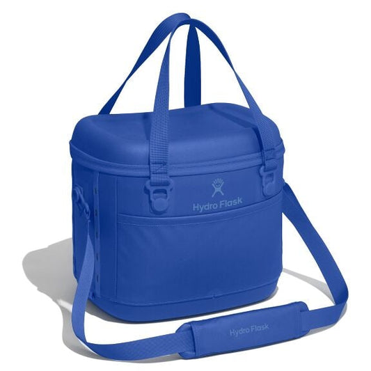 carryouttm-soft-cooler-15-l-f2 12pco382_carryout_cooler_15l_capri_blue_angled_1.jpg