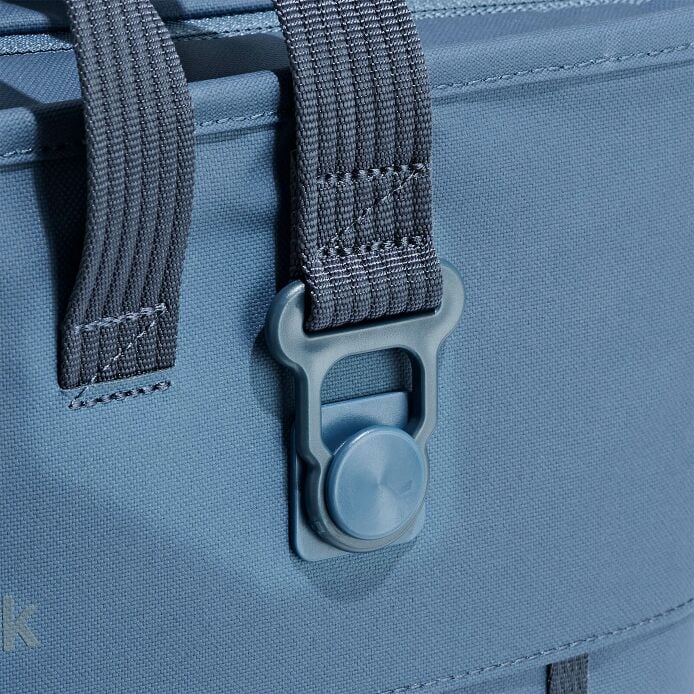 carryouttm-soft-cooler-tote-30-l-r5 250815_hydro_cooler_details_14838_2_7.jpg