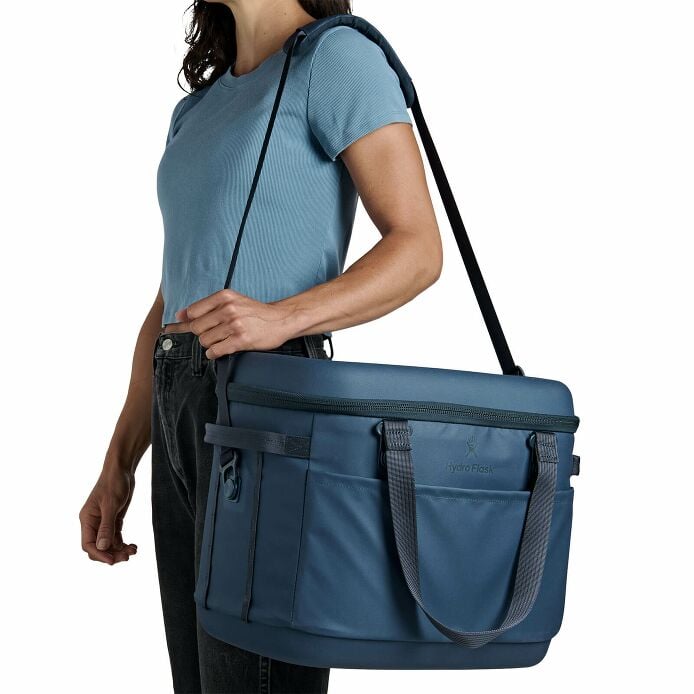 carryouttm-soft-cooler-30-l-b0 250815_hydro_s26_hb_14546_5.jpg