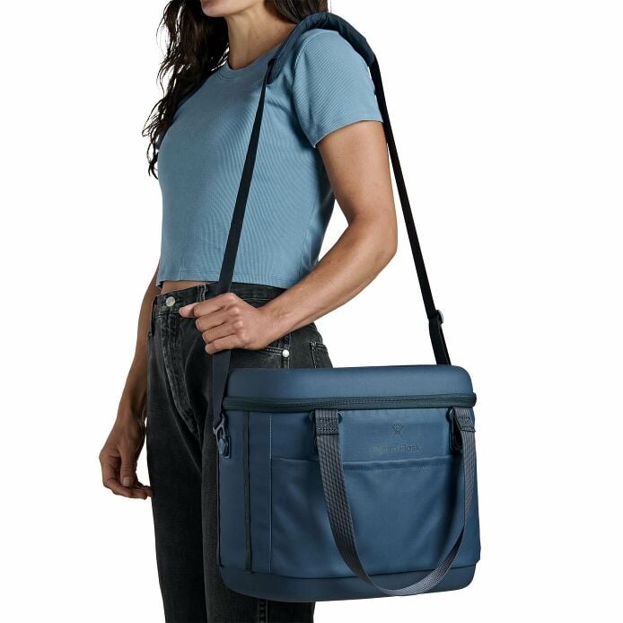 carryouttm-soft-cooler-15-l-f2 250815_hydro_s26_hb_14556_6.jpg