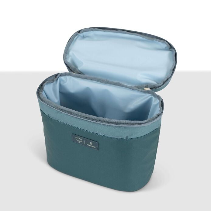 osprey-axis-x-hydro-flask-campus-essentials-bundle-e0 axisxhydroflask_s26_detail2_cascadeblue_10007249_1.jpg