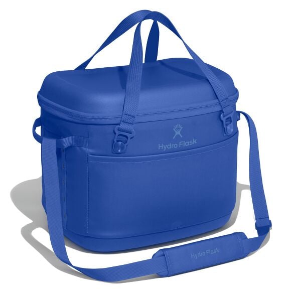 carryouttm-soft-cooler-30-l-b0 cpco382_carryout_cooler_30l_capri_blue_angled_1.jpg