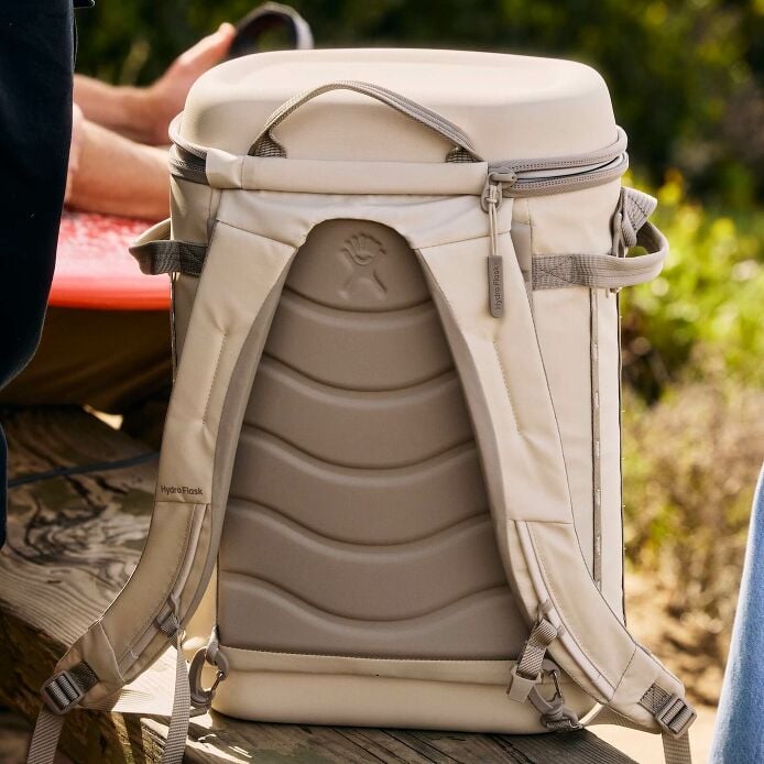 carryouttm-backpack-22-l-w3 hf_carryout_bouwer_d1_l1_torrey_pines_lifestyle_1841_3.jpg