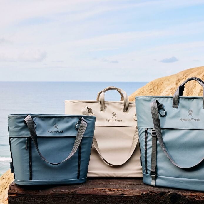 carryouttm-soft-cooler-tote-30-l-r5 hf_carryout_bouwer_d1_l1_torrey_pines_still_life_0055_1_2.jpg