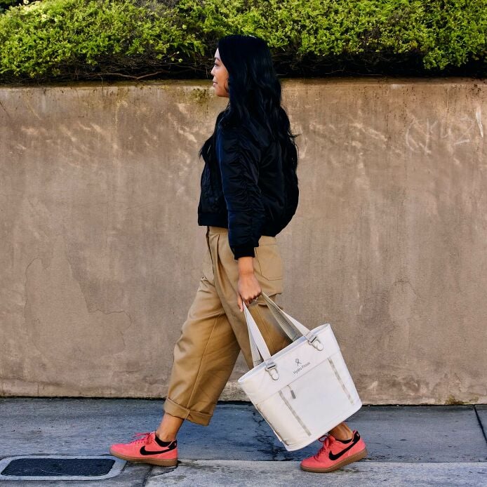 carryouttm-soft-cooler-tote-10-l-k3 hf_carryout_bouwer_d2_l1_stone_steps_0131_3.jpg