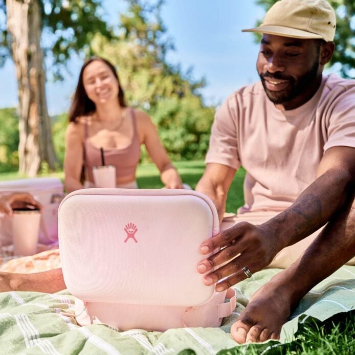 5-l-carry-outtm-lunch-box-n5 hf_s24_trillium_45_1.jpg