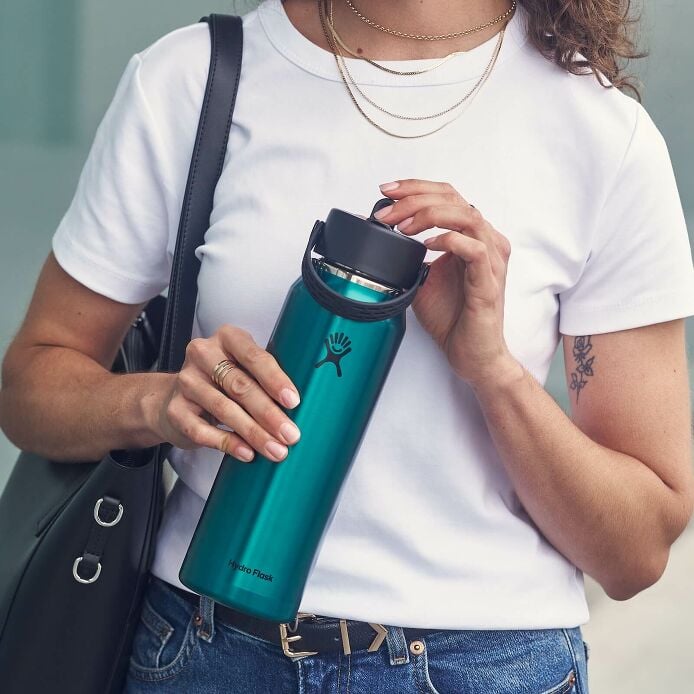 32-oz-lightweight-flex-straw-bottle-u4 hf_s26_lightweight_mcinnis_5167_2_3.jpg