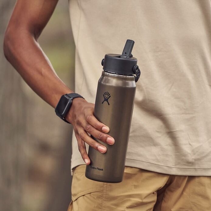 32-oz-lightweight-flex-straw-bottle-u4 hf_s26_lightweight_mcinnis_6345_2_3.jpg