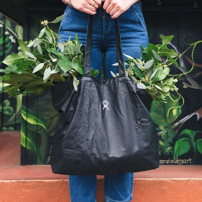 20-l-tag-along-tote-l4 s25_tagalongtote_post_3_1_1_1.jpg