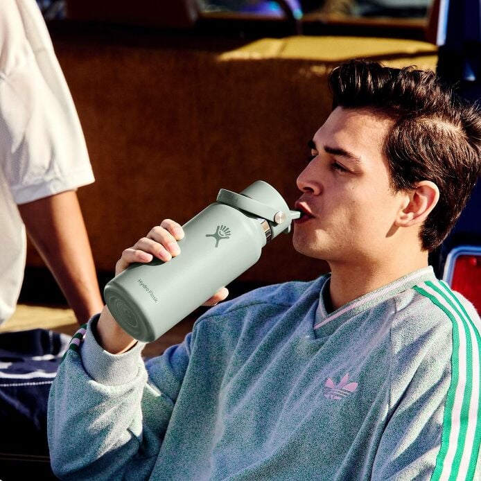 32-oz-wide-mouth-with-flex-straw-cap-b5 s25_tailgating_brouwer_exp-2028-06-01_04-6336_1__5.jpg